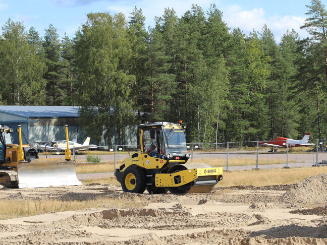 Työkoneet rakensivat tietä automaattisesti