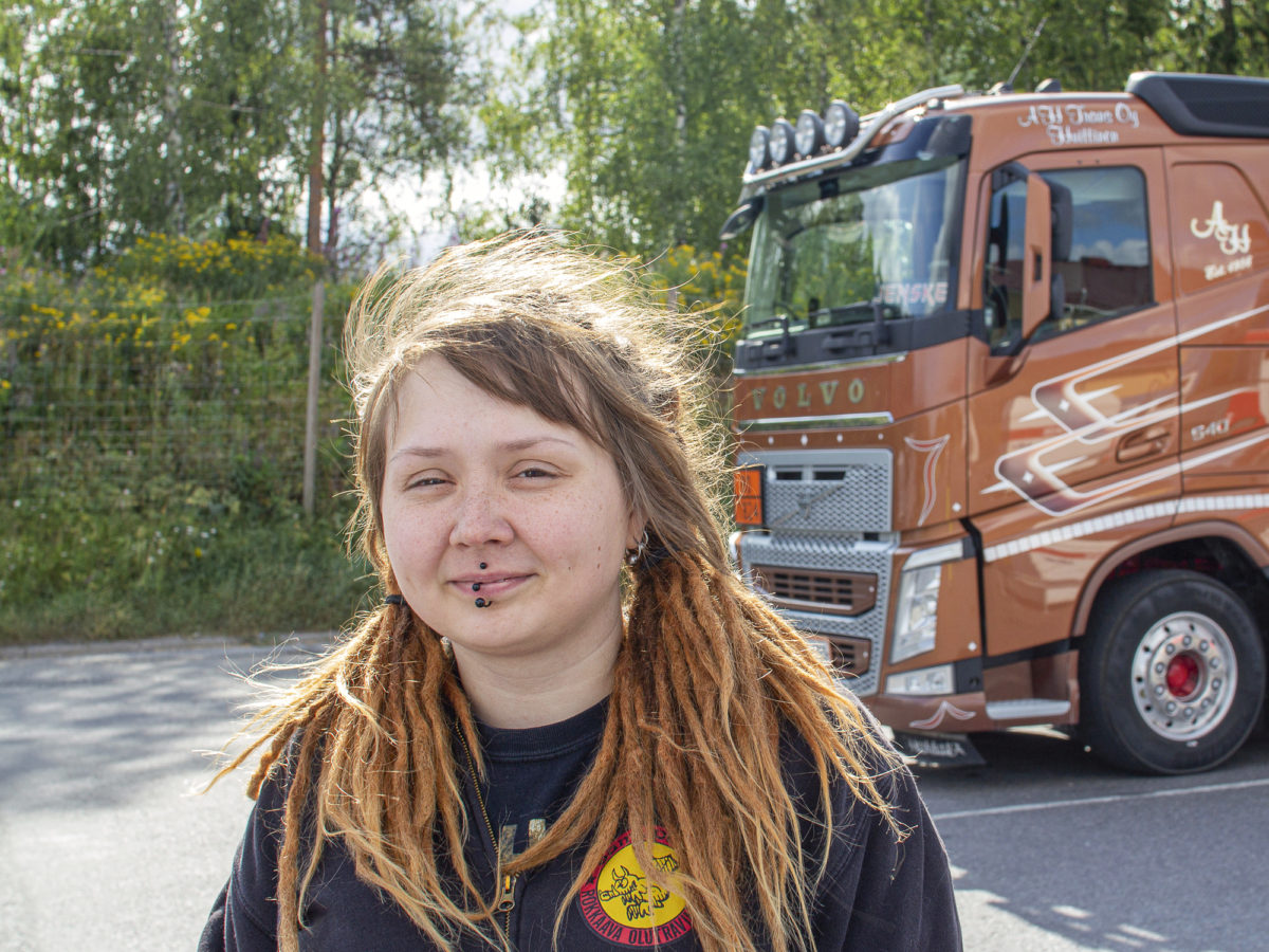 Tulevaisuudessa Jenni Auraskari toivoo työskentelevänsä nuorten keskuudessa.