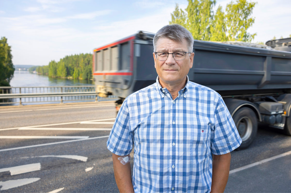 Kari Komi hallinnoi valtatie 4:n kesällä tehtyjä parannustöitä Jyväskylässä.