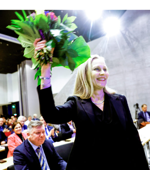 Maria Löfgren valittiin Akavan uudeksi puheenjohtajaksi.