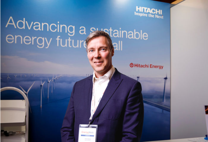 Hitachi Energyn markkinointijohtaja Pertti Välimaa muistutti, että yhteiskunta sähköistyy entistä pidemmälle.