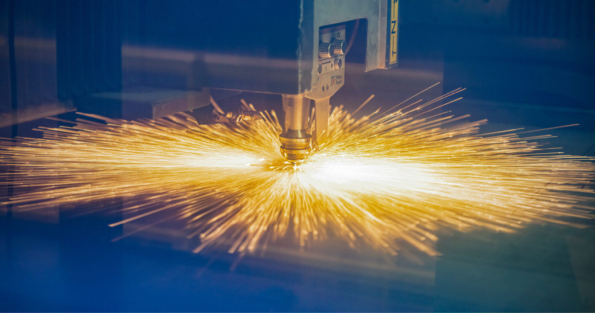 Metalli Piiroisella hitsausrobotit auttavat tuotannossa.