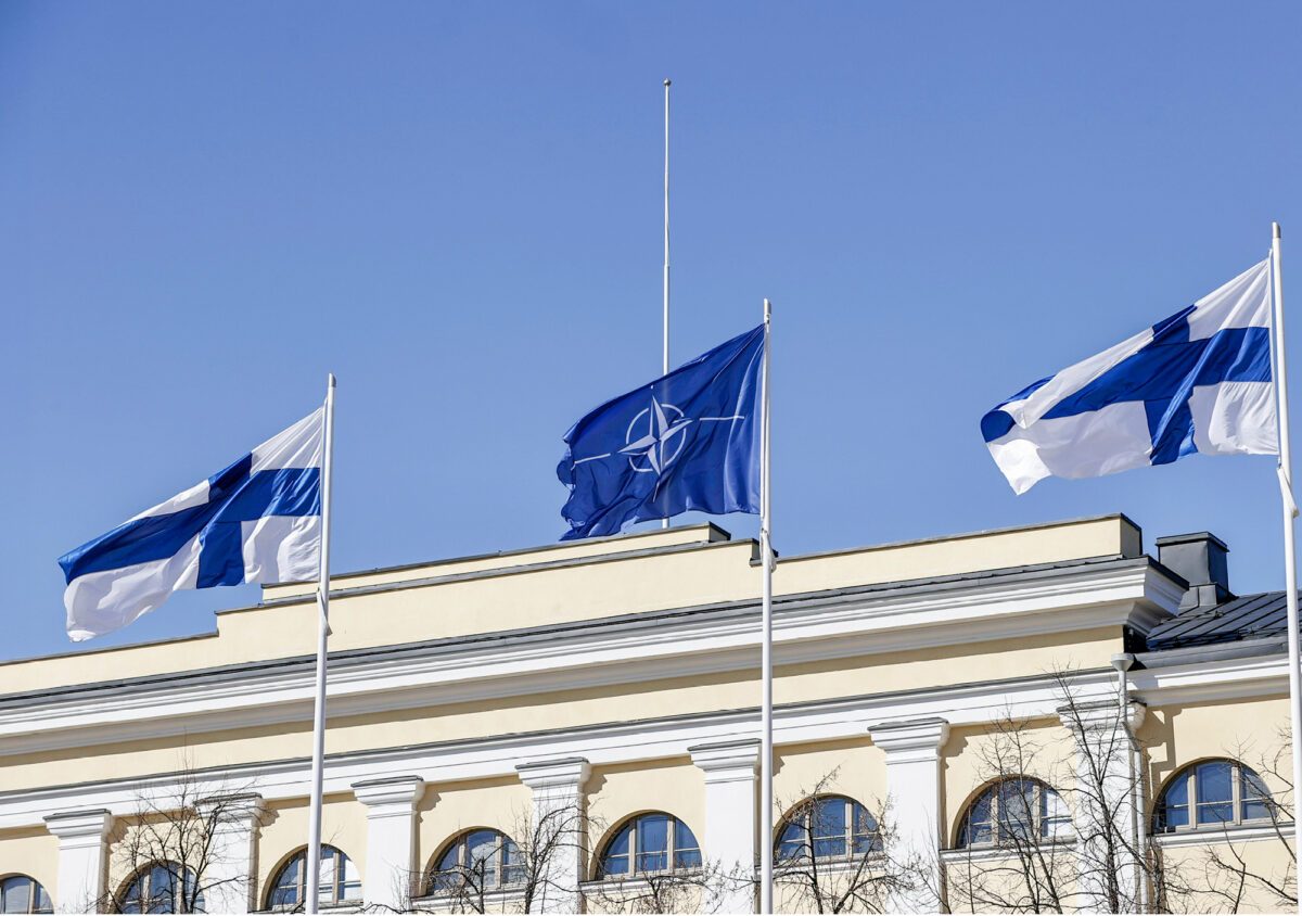 Naton lippu nostettiin Helsingin Katajanokalla sijaitsevan ulkoministeri&ouml;n salkoon vuosi sitten kev&auml;&auml;ll&auml;.