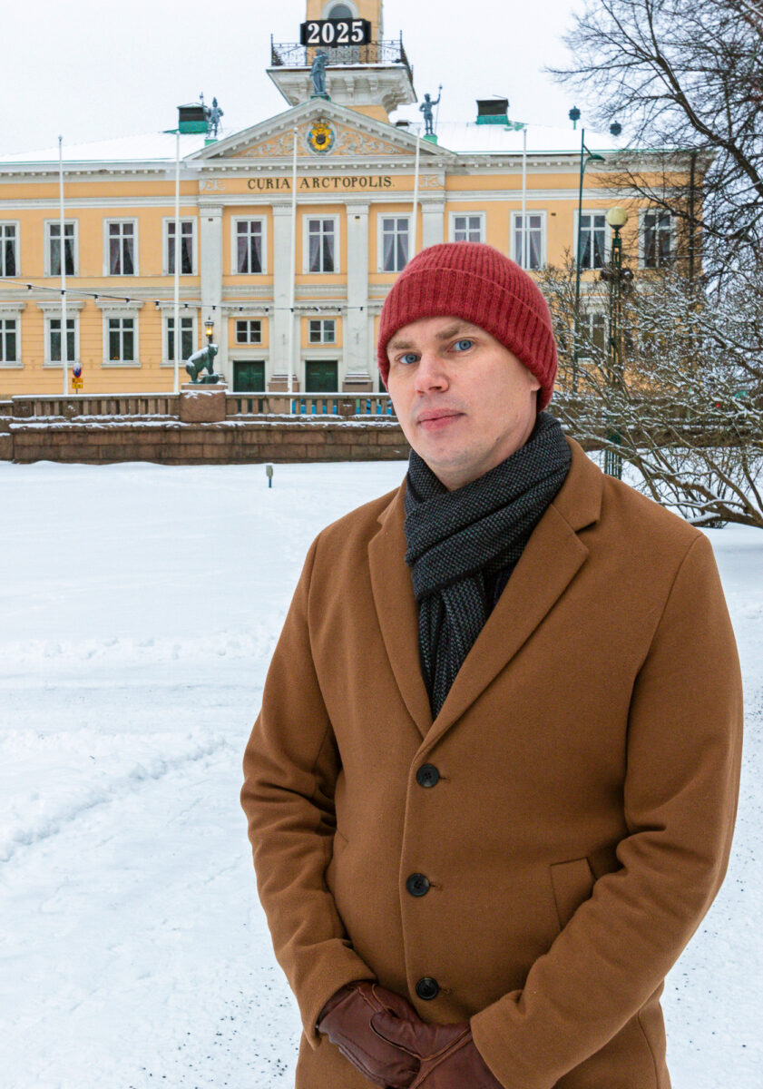 Pori on kirjailija Arttu Tuomiselle tärkeä paikka. – Nuorena täältä oli pakko päästä pois, enää on vaikea kuvitella muuttavansa muualle, hän sanoo.