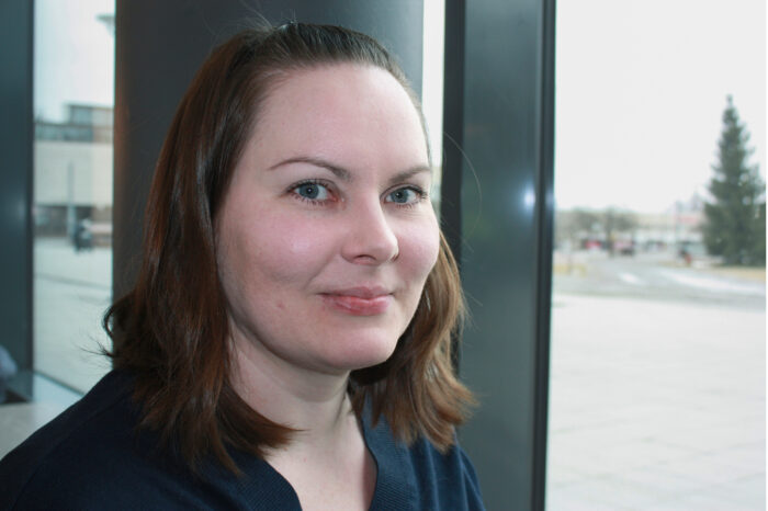 Johanna Kärnä ammentaa energiaa työhönsä tanssista ja kuntosalilta.