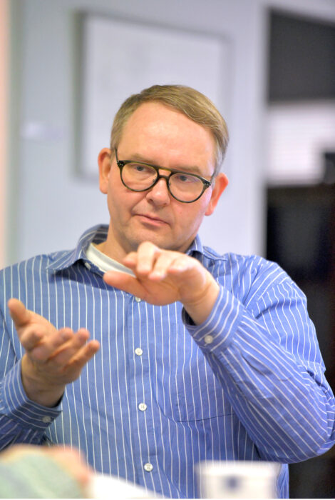 Juho Ryyppö kertoo, että hybridikoneissa puimista tehostetaan roottoreilla.