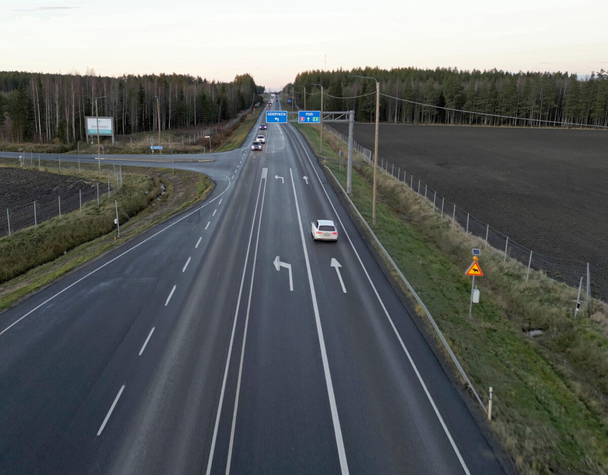 Hirvivaroitusj&auml;rjestelm&auml; on ollut testik&auml;yt&ouml;ss&auml; Nousiaisissa pari vuotta.