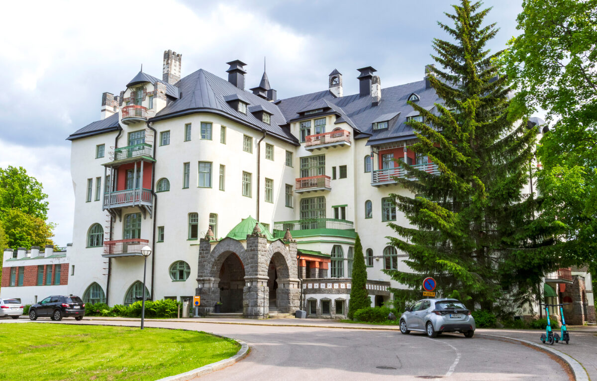 Valtiohotellin ylimpien kerrosten ikkunoista aukeaa upea n&auml;k&ouml;ala.