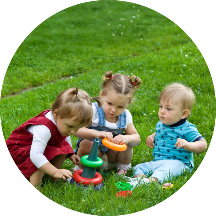 Suomalaiset perheet ovat saaneet hieman aiempaa enempää lapsia viime vuonna.