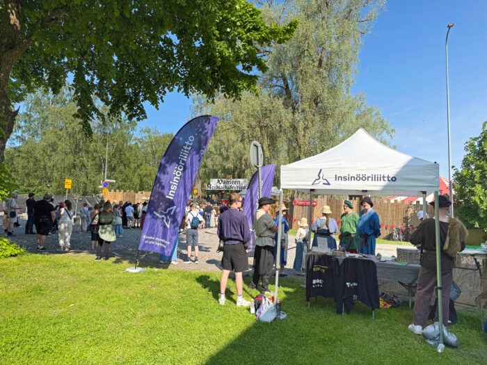 Hämeenlinnassa keskiaikatapahtuma keräsi muun muassa historiasta kiinnostuneita.