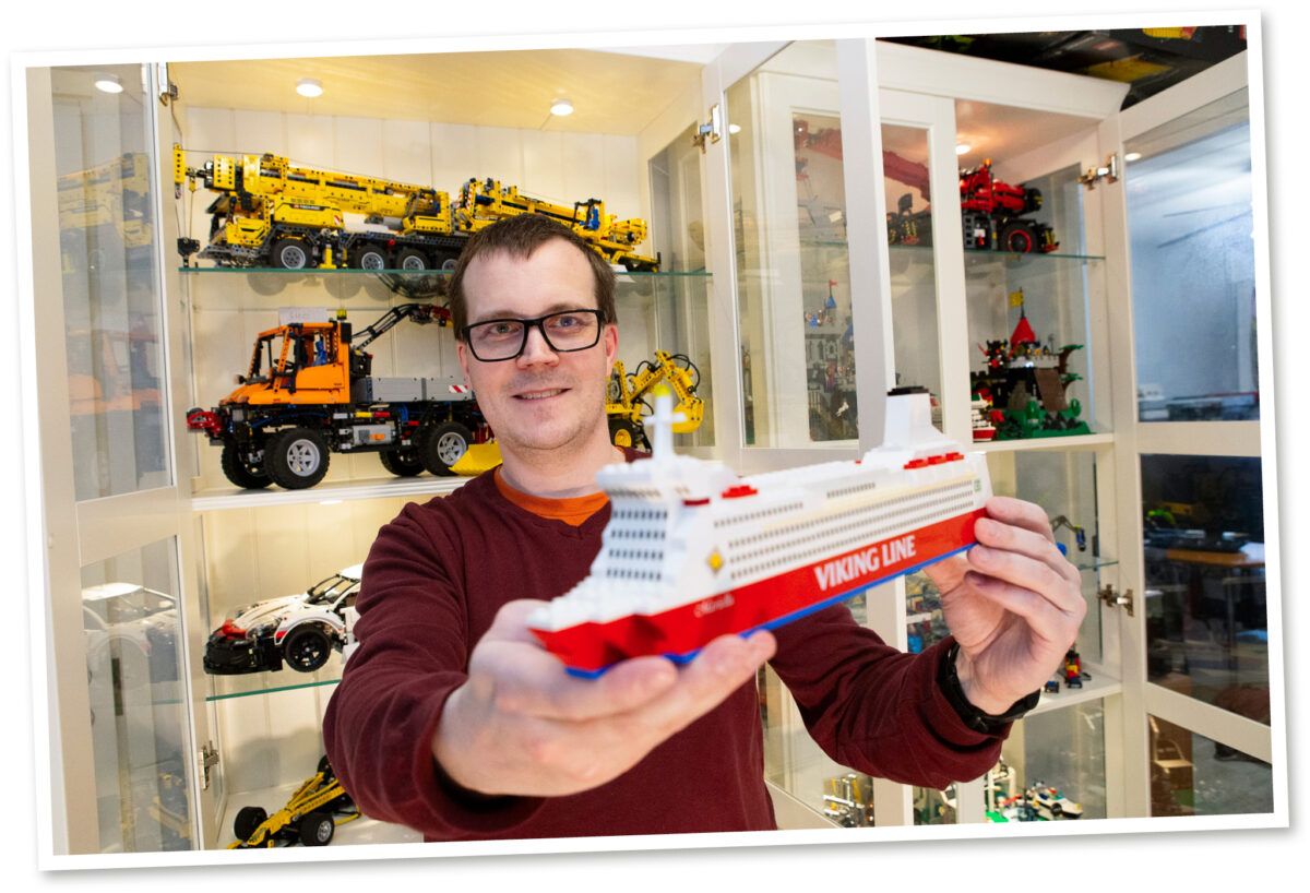 Pasi V&auml;h&auml;martilla on poikkeuksellisen kattava kokoelma legolaivoja.