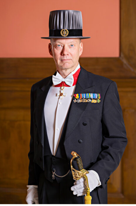 Hannula vihittiin sotatieteiden kunniatohtoriksi syyskuussa Maanpuolustuskorkeakoulun promootiossa.