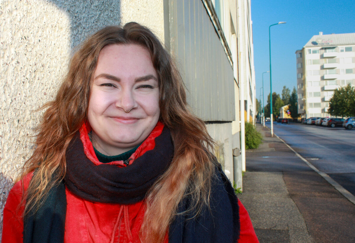 Minna Mäntykenttä kertoo olevansa koordinoija, joka hallitsee projektikokonaisuuksia.