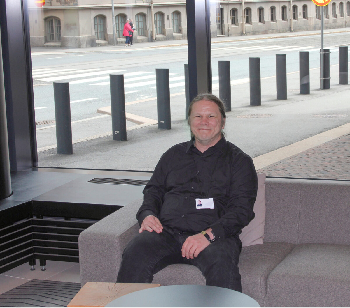 Niko Hellstenin työ sisältää päivittäistä kansainvälistä yhteistyötä.