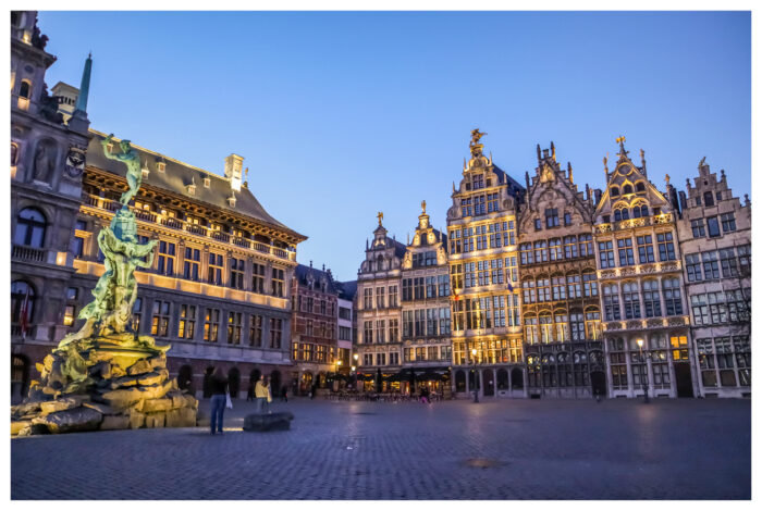 Antwerpenin Grote Markt on tunnettu turistikohde.