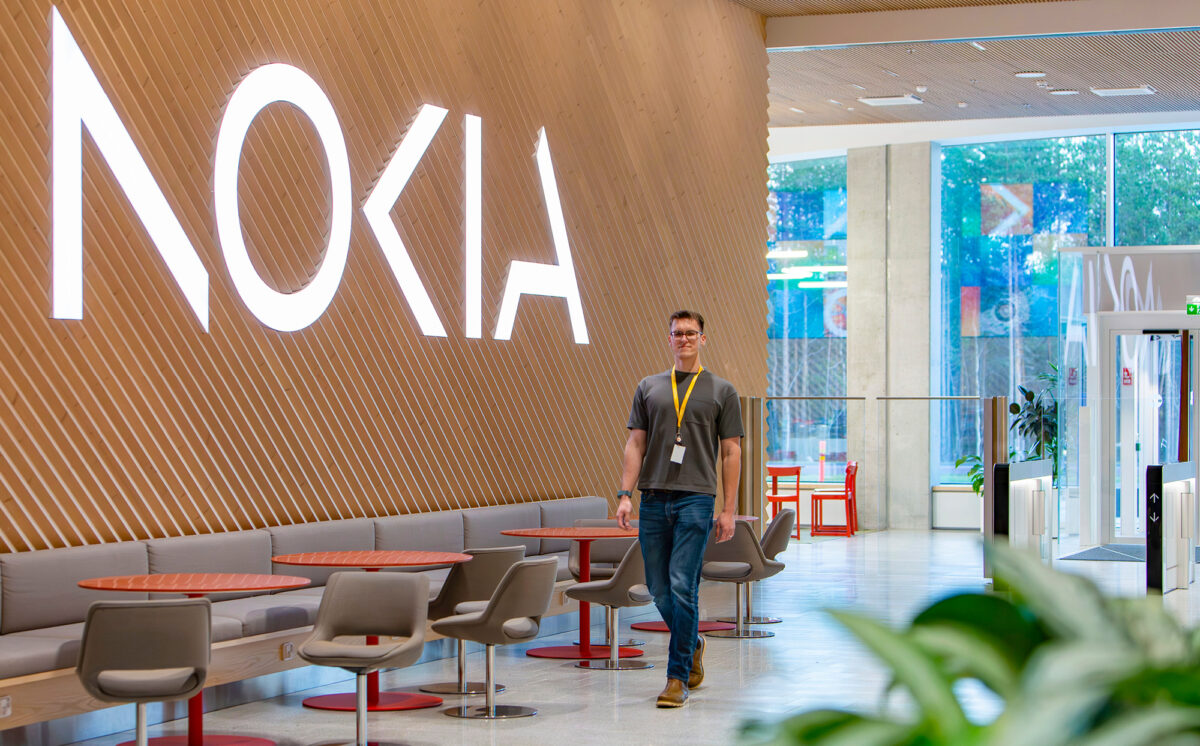 Vladimir Surtaev ty&ouml;skentelee ohjelmistokehitt&auml;j&auml;n&auml; Nokian Oulun toimipisteell&auml;.