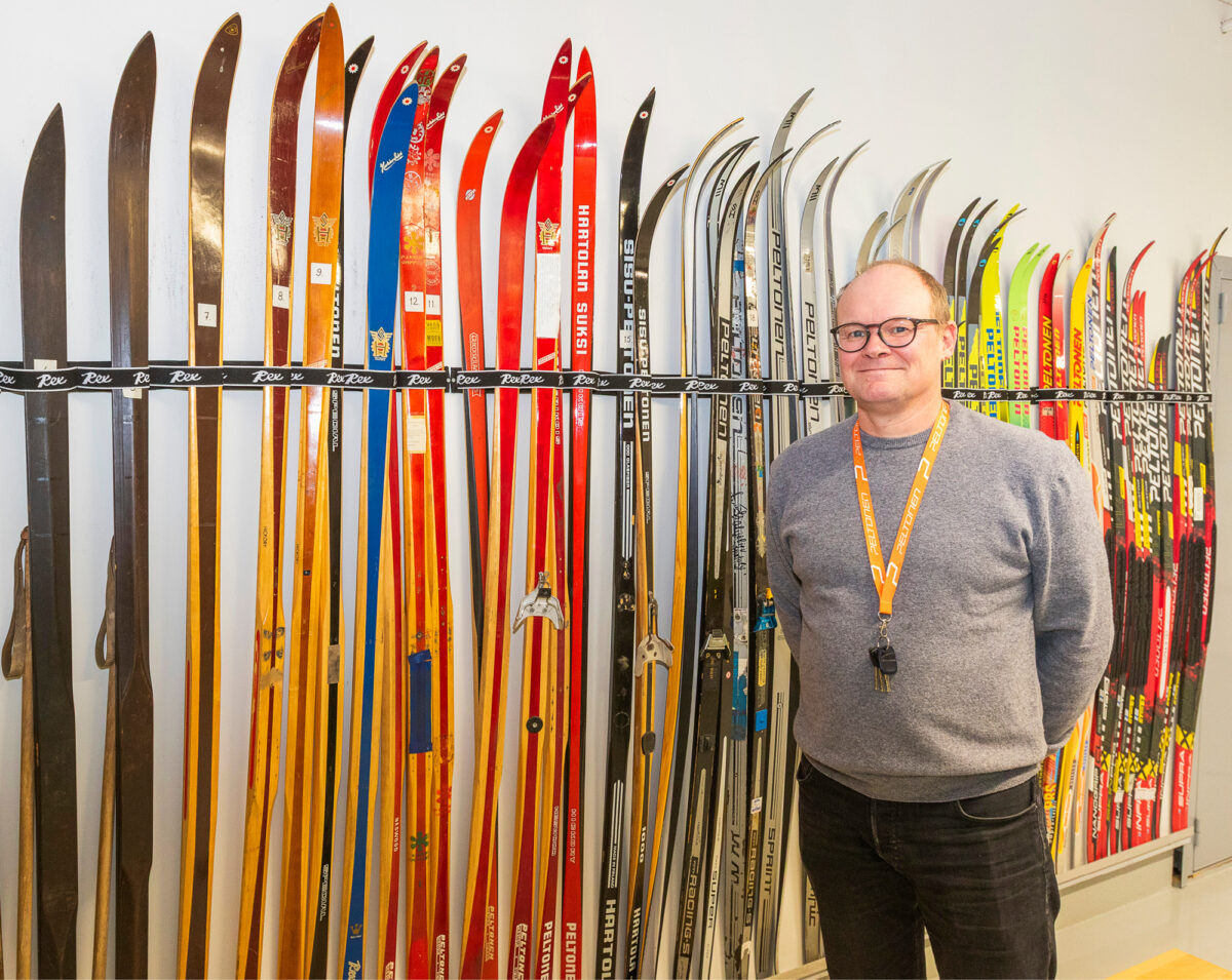 Harri Pasila on johtanut vuonna 1945 toimintansa aloittanutta Peltosen suksitehdasta nelj&auml; vuotta.