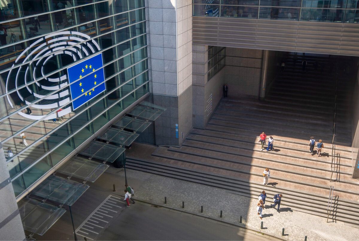 Euroopan unionin palkka-avoimuusdirektiivin tavoitteena on varmistaa, ett&auml; samasta ty&ouml;st&auml; maksetaan sama palkka.