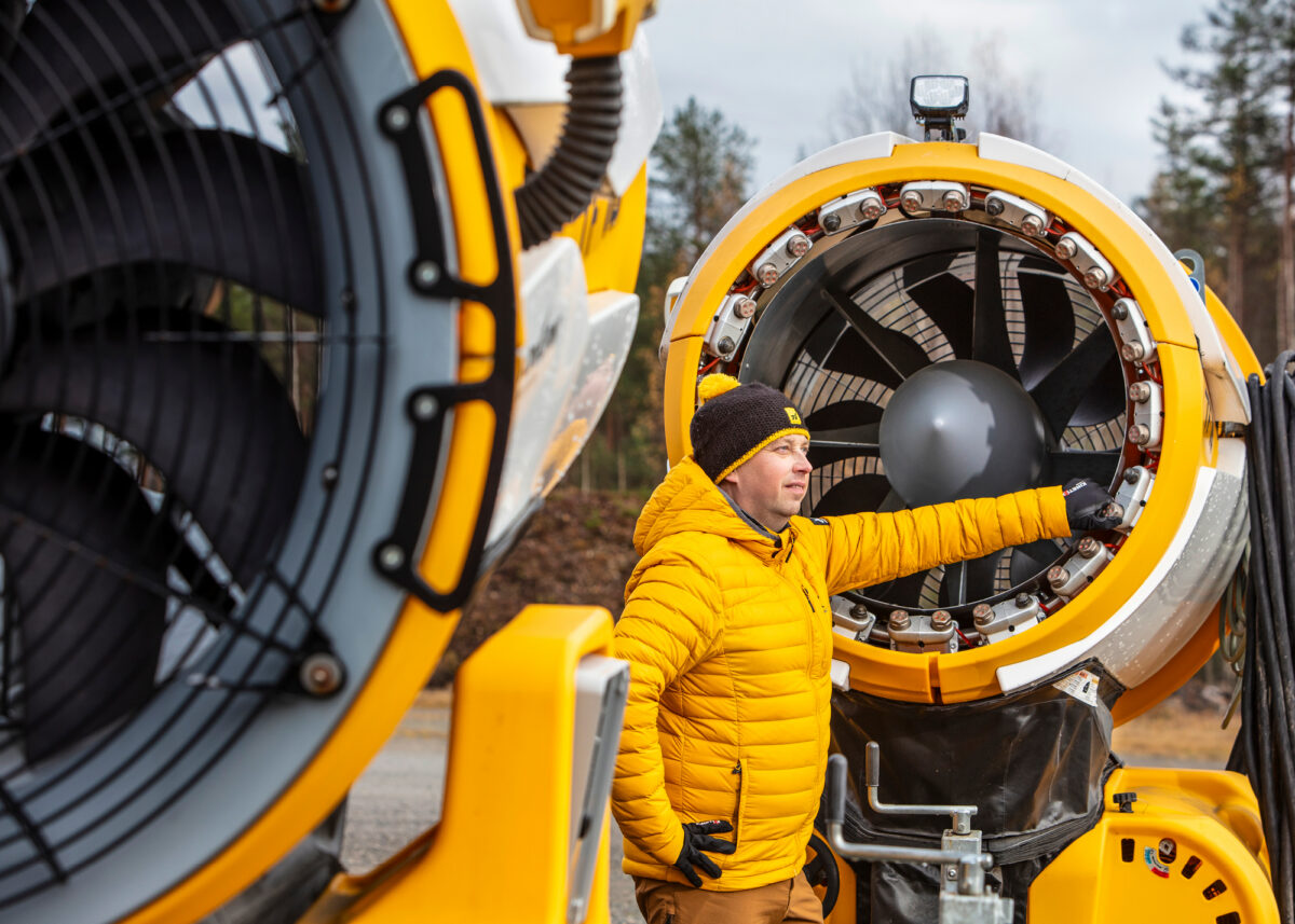 Vuodenvaihteen pakkasjakson aikaan Kontiolahden kunnan kolme lumitykki&auml; jauhoivat parissa viikossa lunta 37 000 kuutiota.