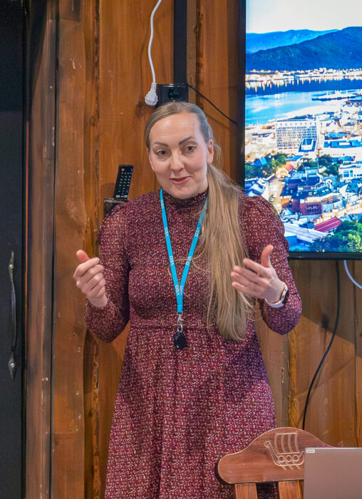 Outi Mäntylä kertoo hyvistä mahdollisuuksista työllistyä Veolle.