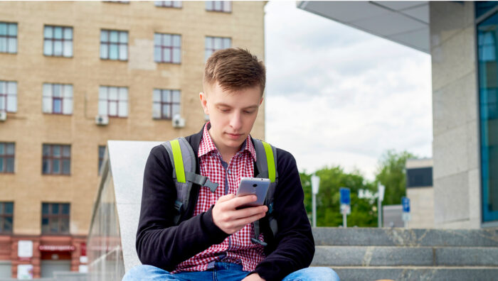 Älylaitteiden käyttö lisää työ- ja vapaa-ajan sekoittumista.