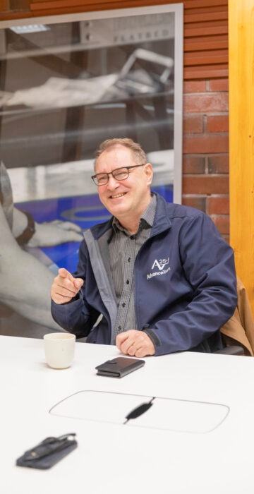 Sami Auvinen pitää yhteyttä  yritysten omistajiin ennen kauppaa ja  myös sen jälkeen.