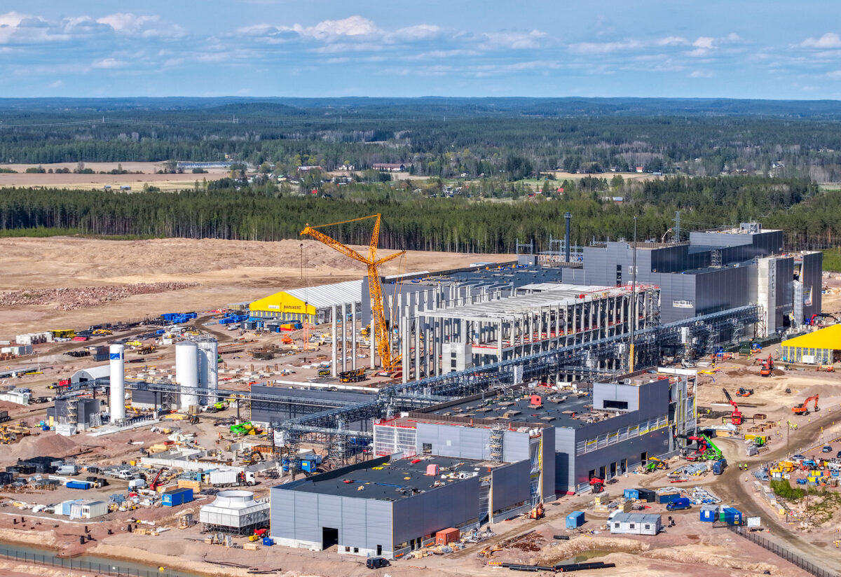 Rakennusty&ouml;t olivat toukokuussa jo pitk&auml;ll&auml;, ja ensimm&auml;iset koe-er&auml;t tuotetaan loppukes&auml;st&auml;.