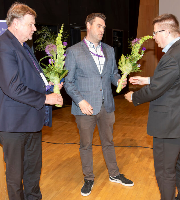 Samu Salo kukitti hallituksen jäseneksi valitun Esa Tuovisen ja hänen varajäsenensä Jyri Hakkaraisen.