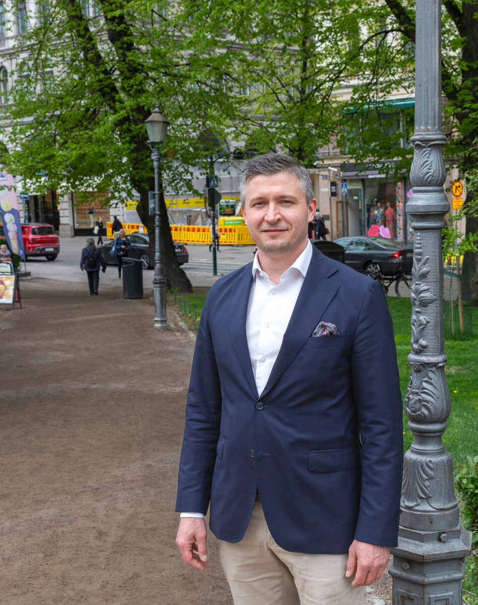 Juha Ilkka pit&auml;&auml; Suomen vahvuutena yritysten vapaaehtoista varautumista digiuhkiin.