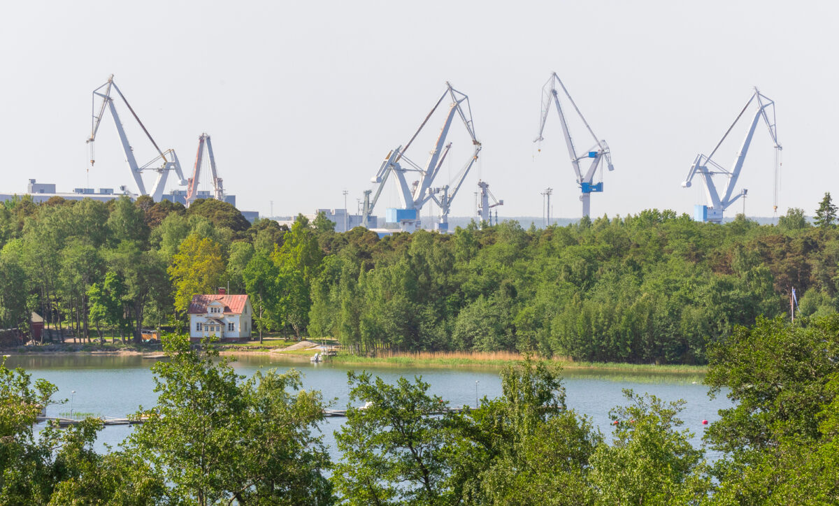 Rauman satama on maan kolmanneksi suurin konttisatama.