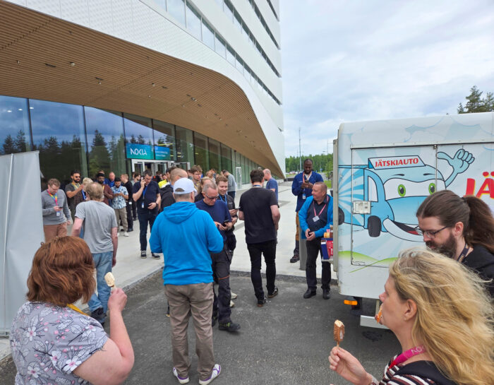 Insinööriliiton jäsenet nauttivat Jätskiauton maittavia herkkuja työpaikkojensa lähellä eri puolilla Suomea.